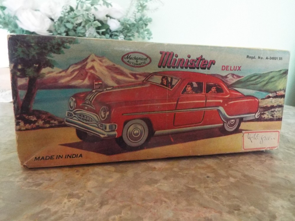 VTG 1950'S MINISTER DELUXE TIN FRICTION PONTIAC CHIEFTAIN TOY CAR ORIGINAL BOX