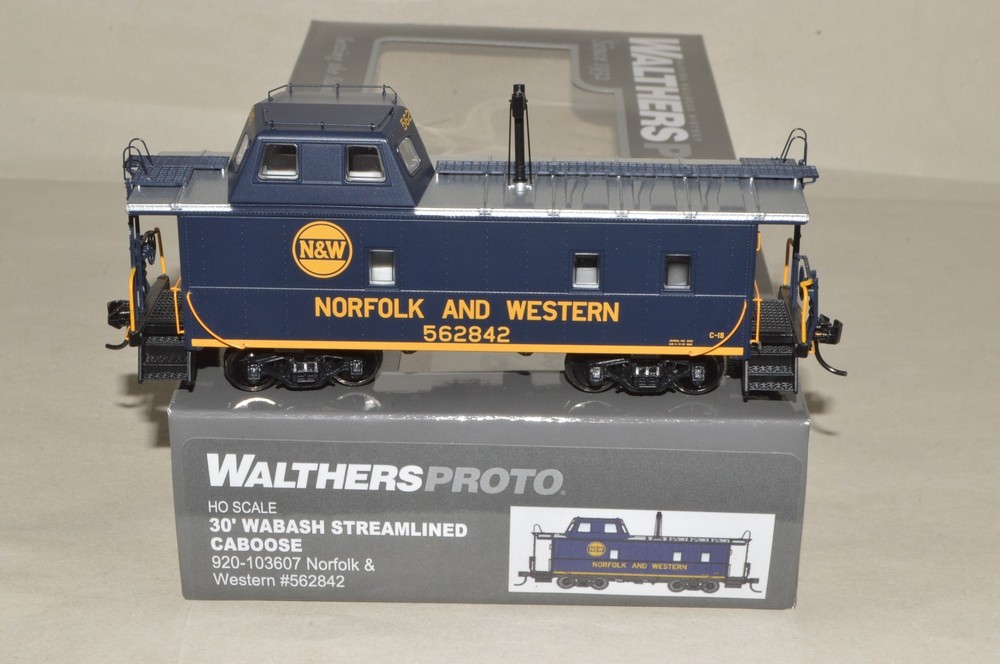 HO scale Walthers Proto Norfolk & Western 30' Wabash streamlined caboose 562842
