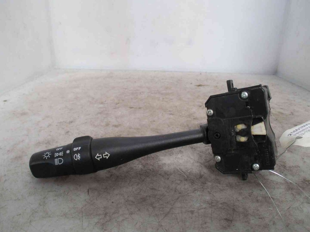 Convenient turn signal Nissan PRIMERA I 255402F000