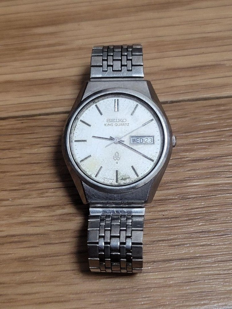 Seiko King Quartz 4823-8100 Vintage Men's Watch with Gold Accents