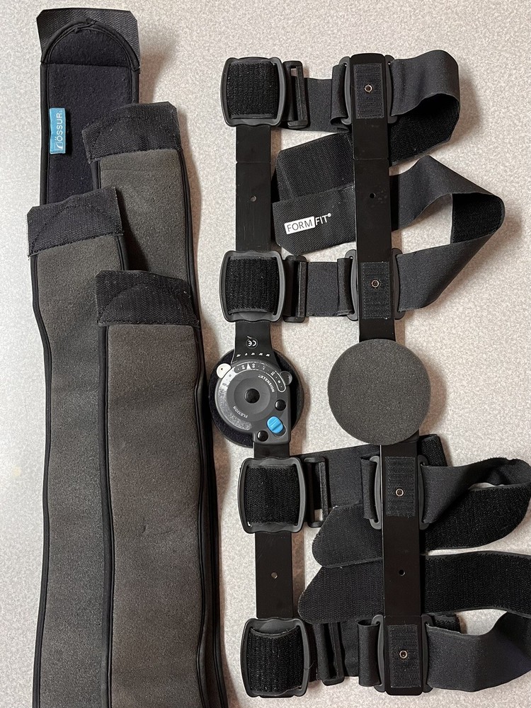 Ossur Form Fit Post-Op Knee Brace Small 902 with Foam Padding 22.25 Inch-image