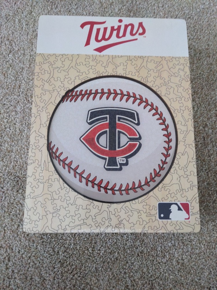 MINNESOTA TWINS 500 PIECE WOODEN PUZZLE UNOPENED - ICONIC PUZZLES
