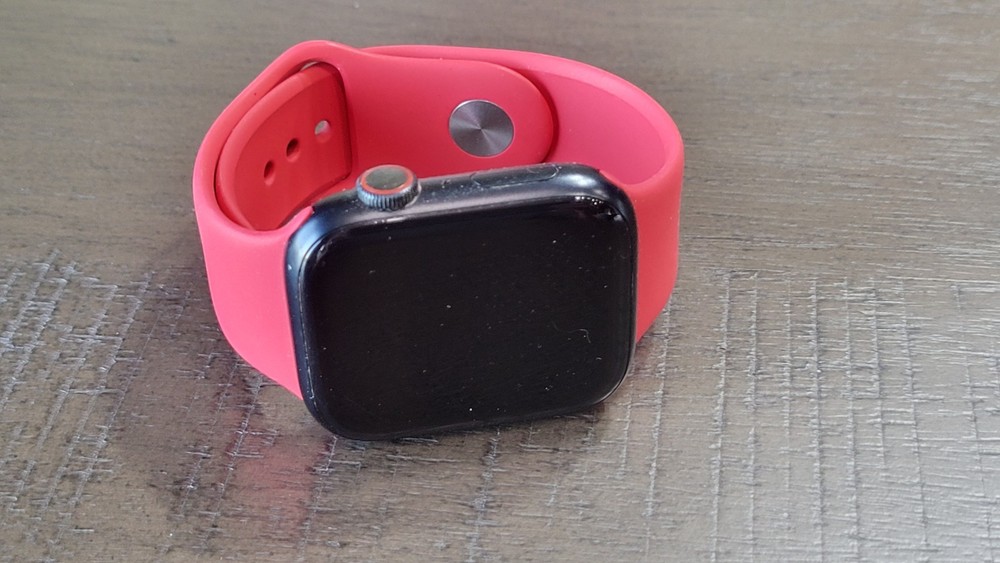 Apple Watch Series 8 45mm (Powers On, UNTESTED!)