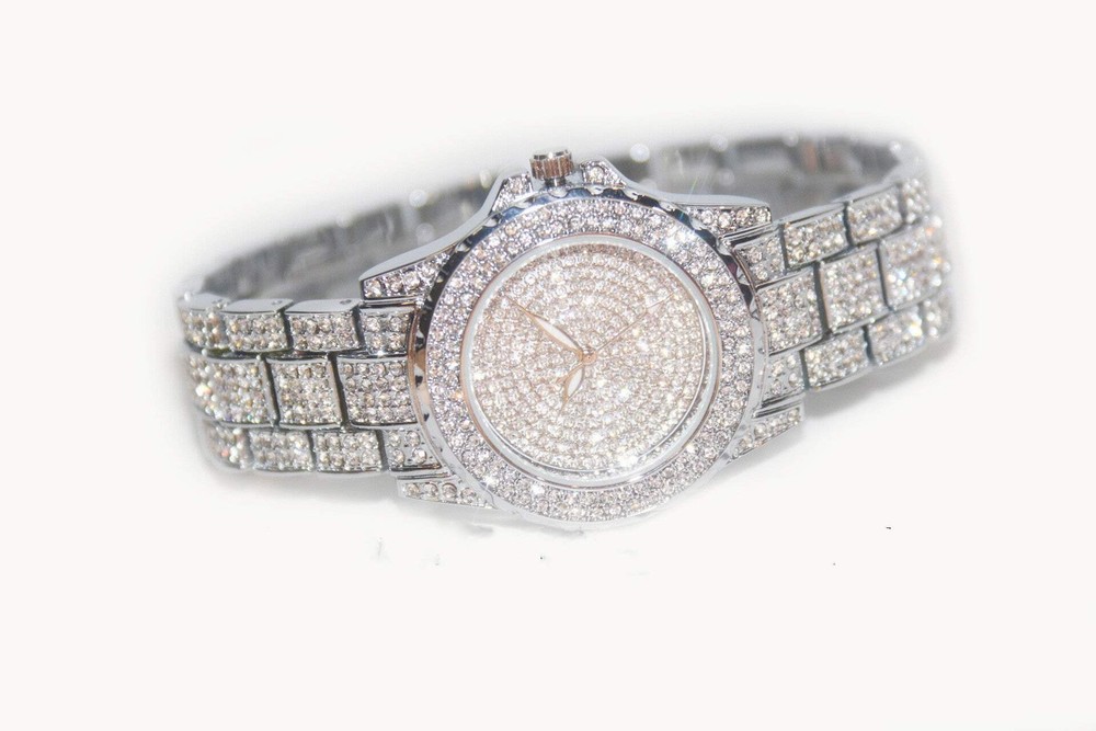 Stylish Women's Quartz Watch with Spiral Crown and Mineral Glass Mirror