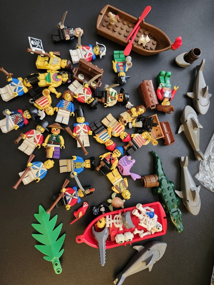 Lego Minifigures Lot Pirates Imperial Soldiers Caribbean Sharks Skeleton Animals