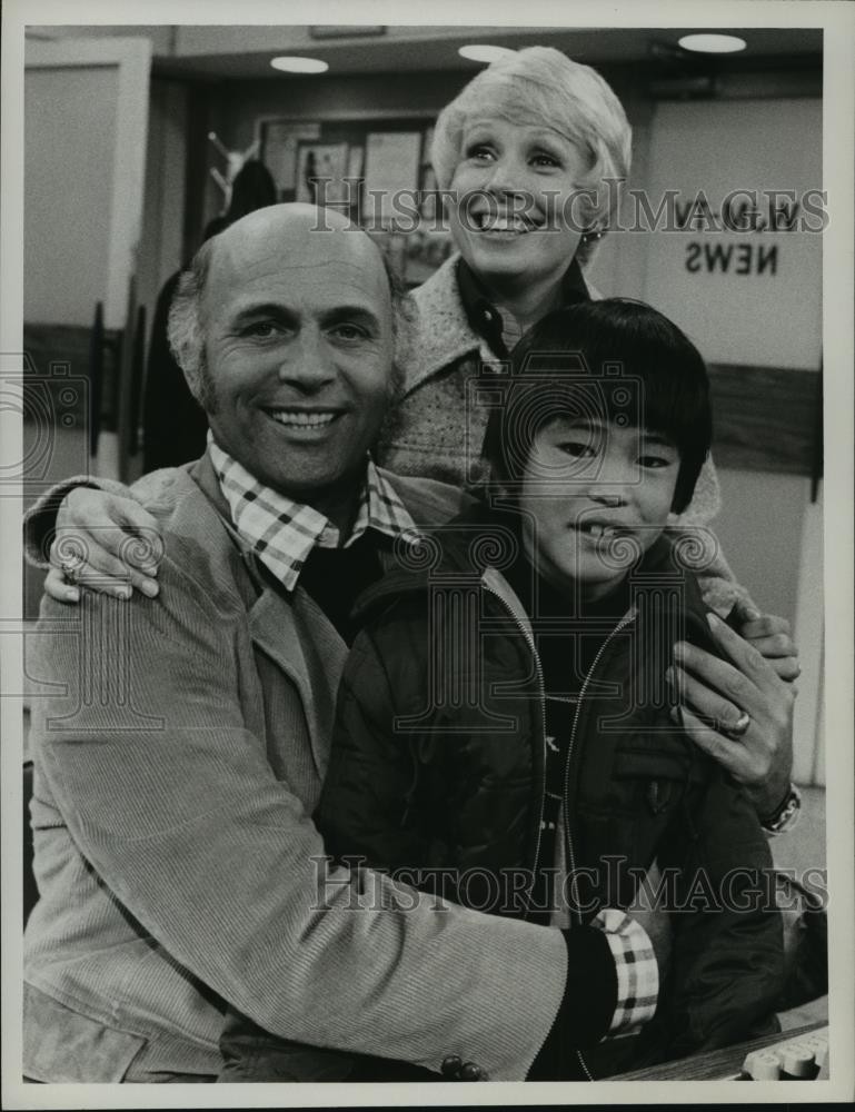 1976 Press Photo Gavin MacLeod on The Mary Tyler Moore Show - mjx08445