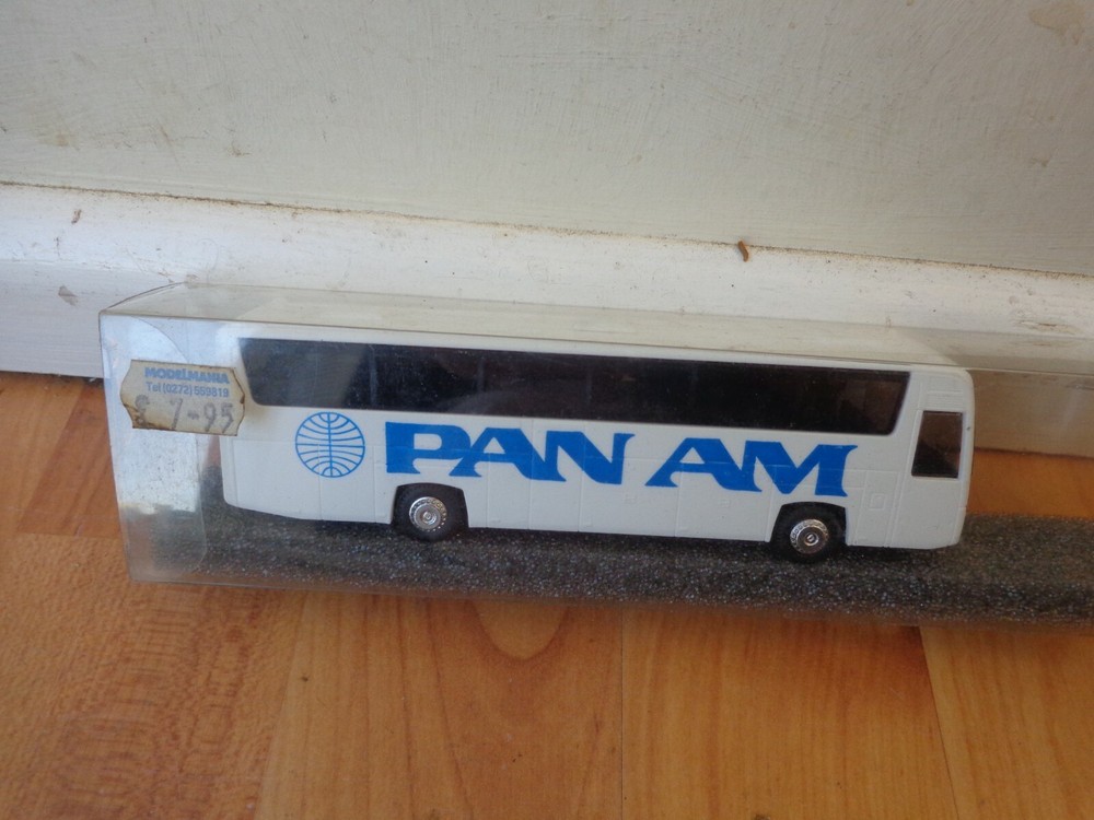 HO GAUGE 1/87 PRALINE - RENAULT / MACK FR1 'PAN AM' AIRLINES BUS COACH