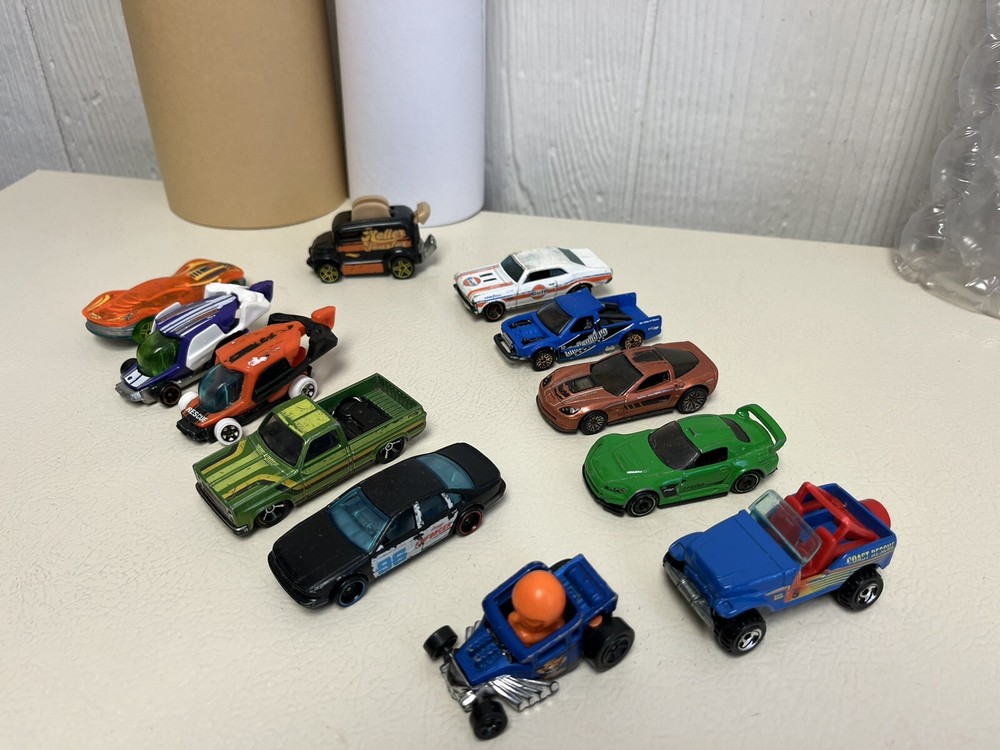 Diecast 1/64 Hot wheels Cars & Trucks Lot Of 12. 12/6/24 M
