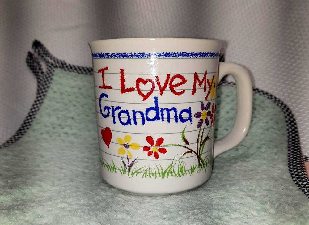 VTG Allied design I live  ❤️ my grandma ❤️  beautiful mug