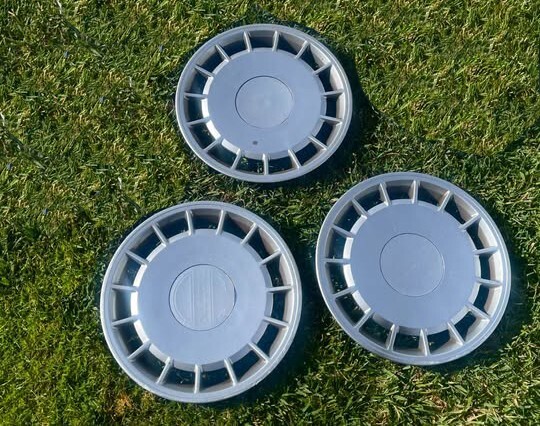 Volvo 240 242 244 14 inch hubcaps 1989-1993 part number 3540176 62002 A 01