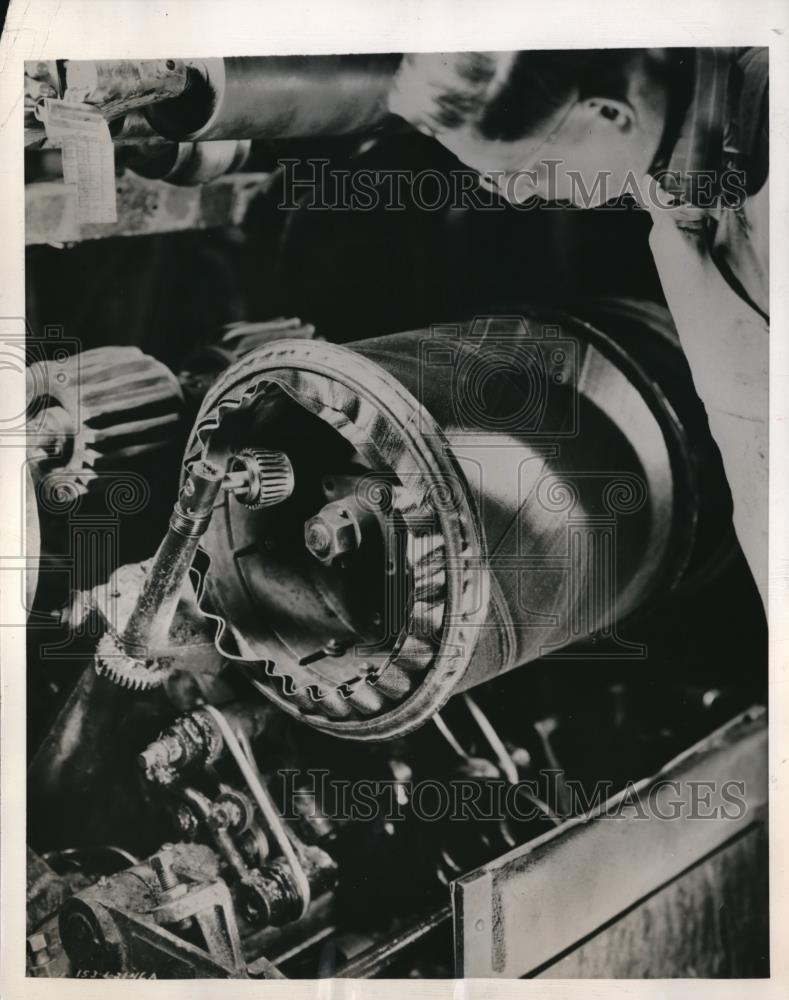 1946 Press Photo The Good Year Tire and Rubber Company introduces new product-image