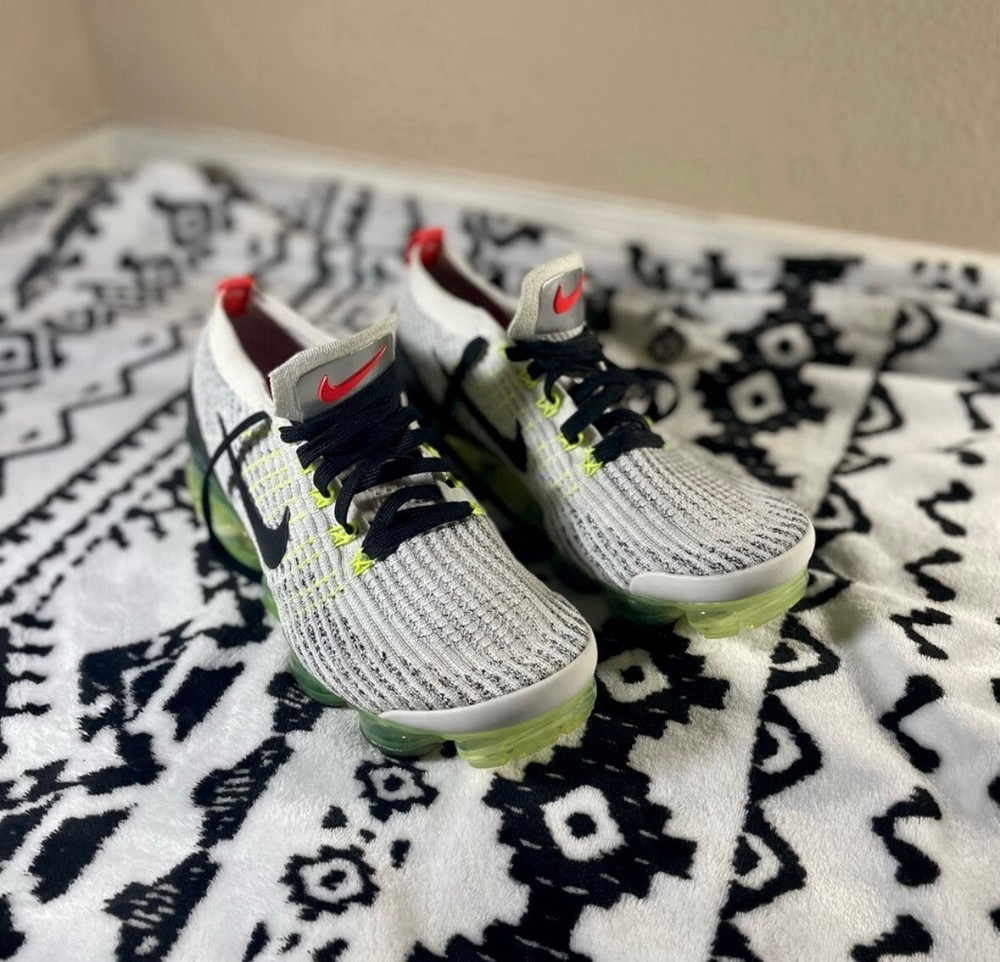 Nike Vapormax Flyknit Mens Size 8.5 AJ6900-100 Black Volt Bright Crimson