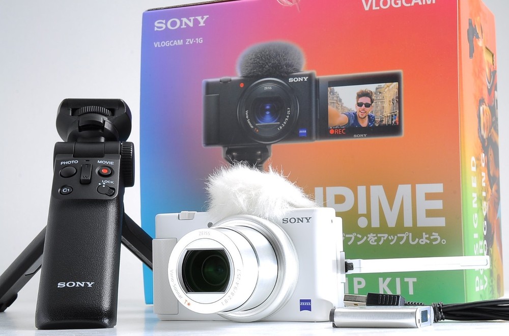 Sony ZV-1G VLOGCAM Compact Digital Camera with Shooting Grip Kit in Black