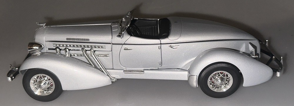 Auto World 1935 Auburn 851 Speedster Silver 1:18 Scale Diecast Model