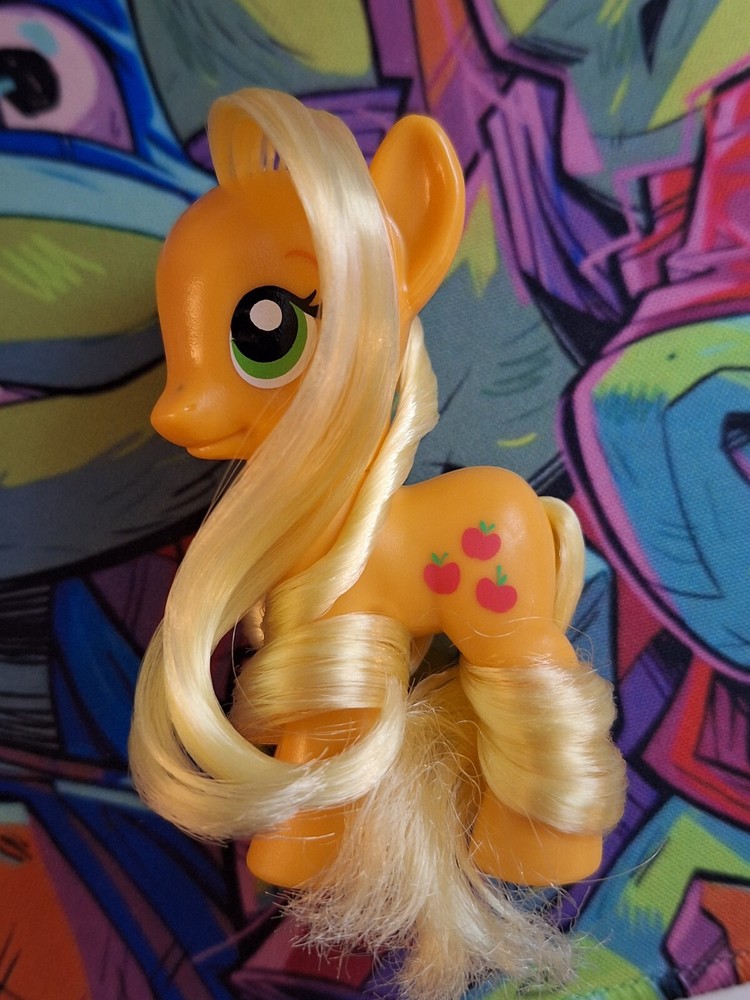 My Little Pony 2010 Applejack 3