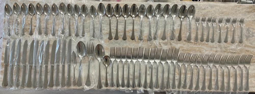 NEW Reed & Barton COVINGTON 73 pc Service for 12 Stainless 18/10 Flatware China