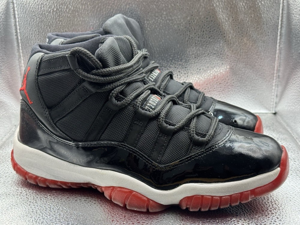 Nike Air Jordan 11 Retro Bred 136046-061 Space Jam Size 9 Rare Sneakers