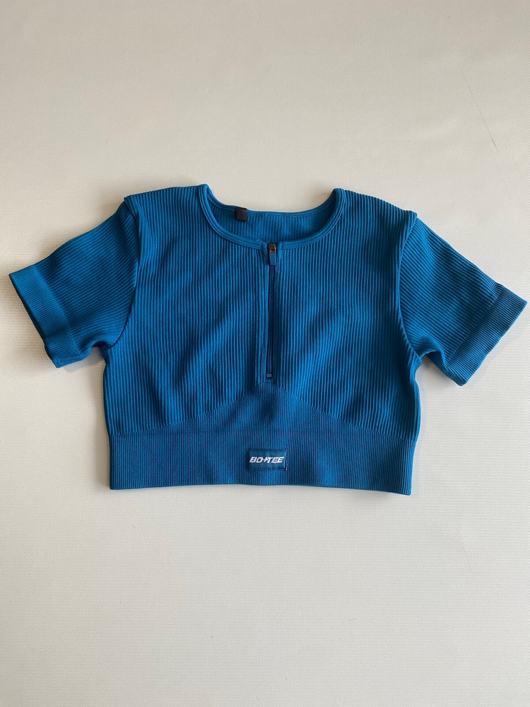 Bo + Tee Crop Top Women’s Blue  SS Sports Stretch Ribbed athletic Workout Sz XS