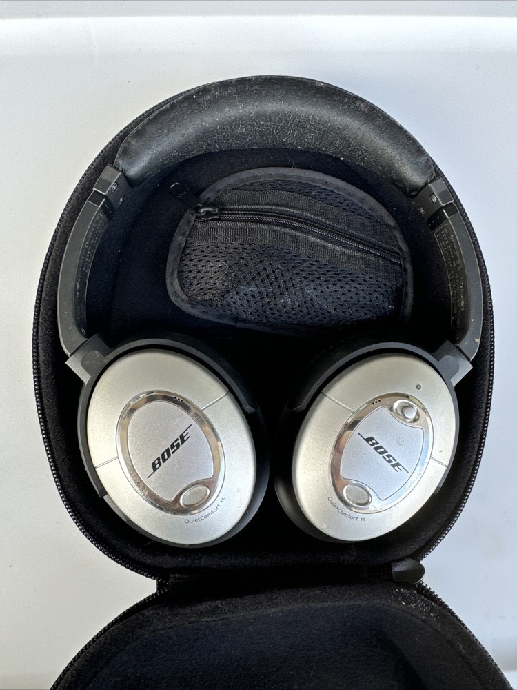 Bose QC15 Noise Cancelling Headphones with Cable and Carrying Case