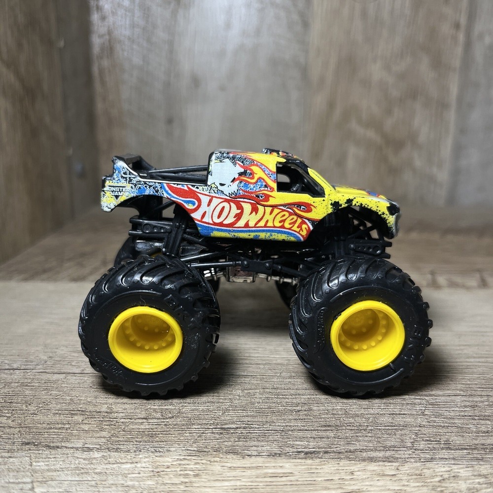 ⭐️ Mattel Hot Wheels Monster Jam TEAM HOT WHEELS Firestorm Monster Truck 1:64