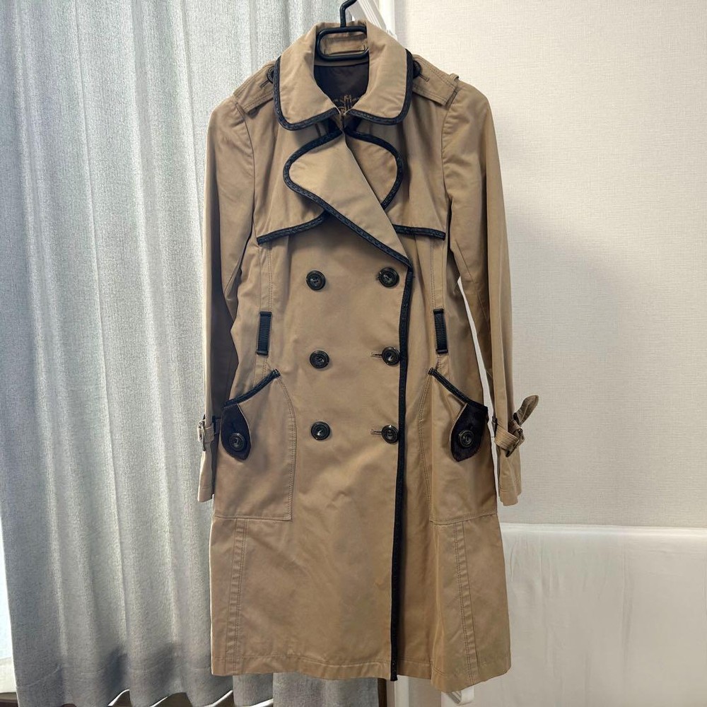Burberry trench coat Woman from Japan
