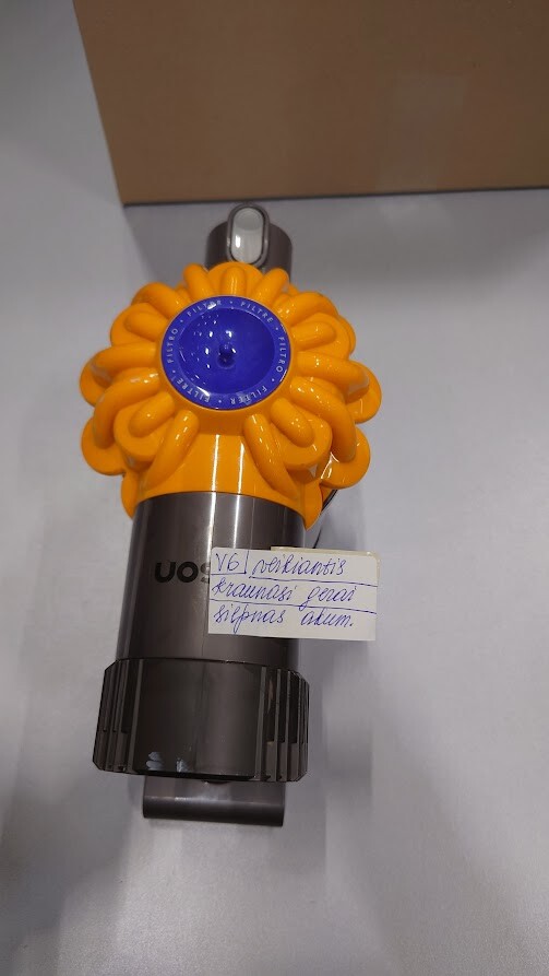 Dyson V6 Vacuum Cleaner Used with Weak Battery No Accessories