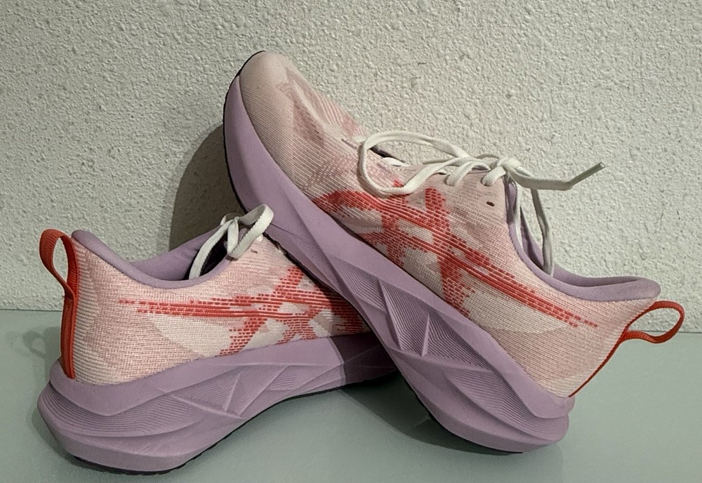 Women's Asics Novablast 5, White/Coral Reef, 9.5 US 1012B765-101