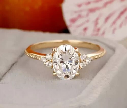 2.20Ct Oval Cut Simulated Diamond Women's Wedding Ring In 14k Yellow Gold Plated