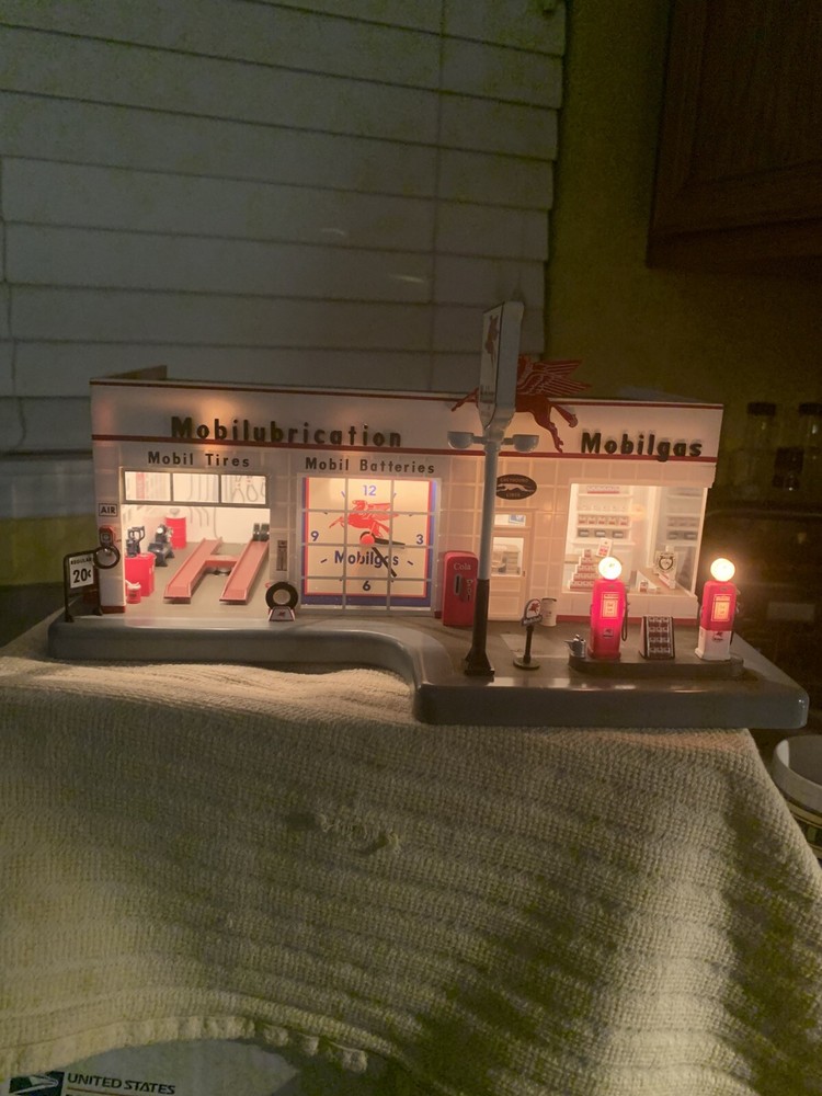 Danbury Mint Mobile Service Station Clock