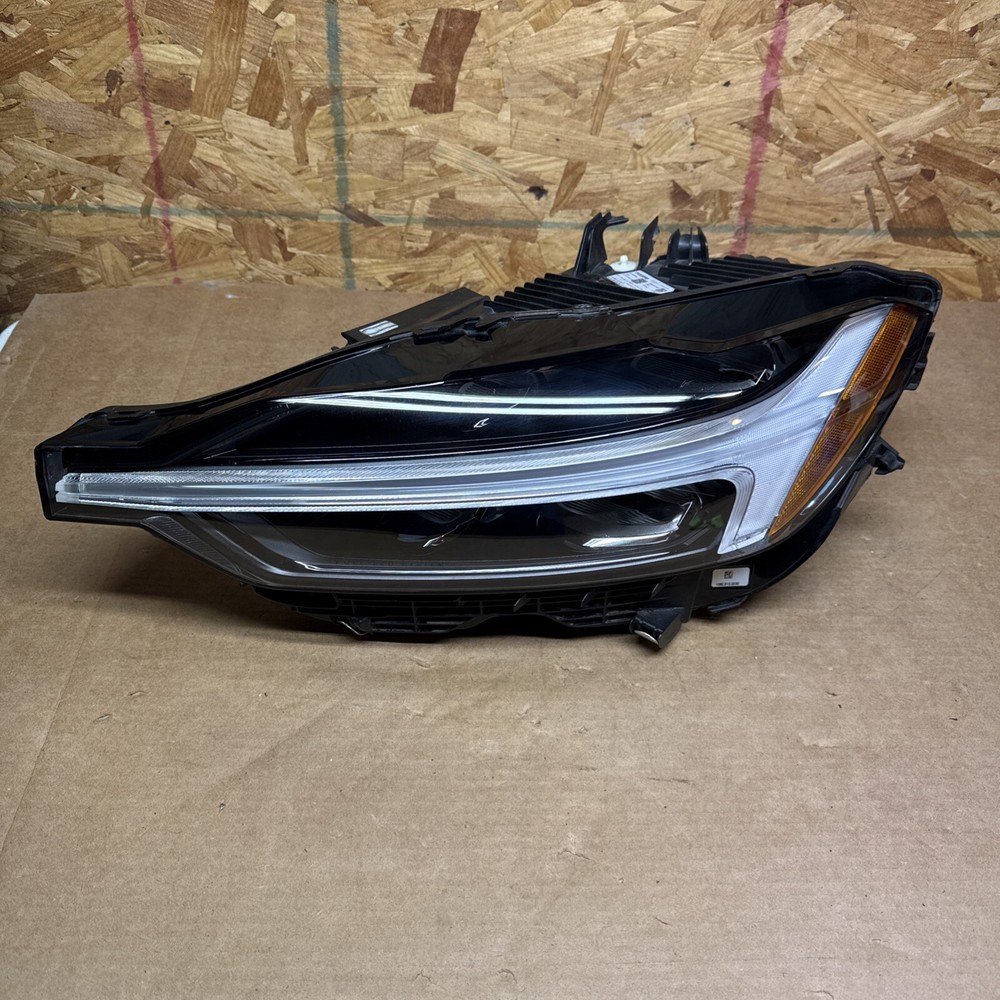 2018-2022 Volvo XC60 Left LED Headlight Driver Side OEM 32338968