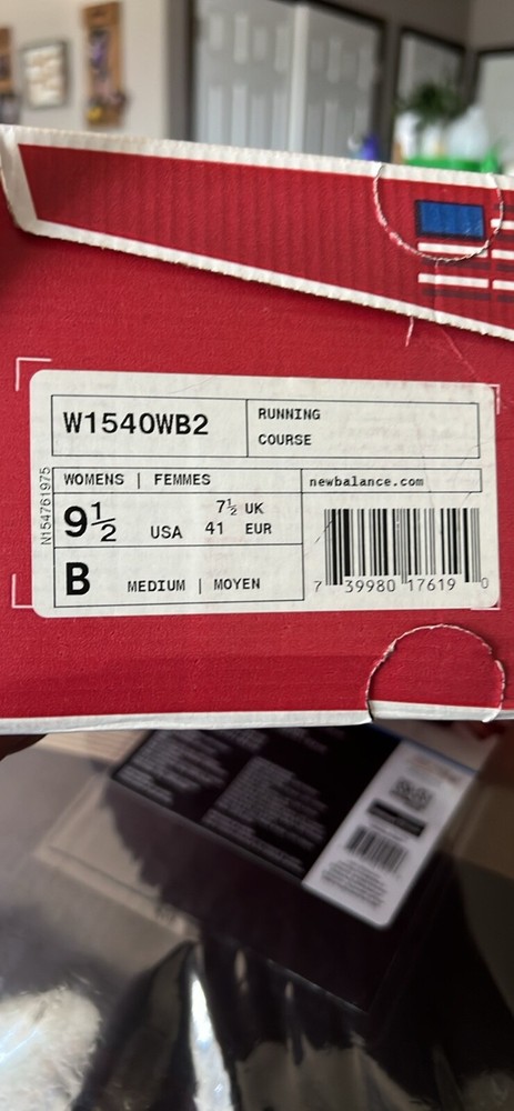 Brand NEW in box UNWORN Size 9.5 - New Balance 1540 V2 Blue Bell/White