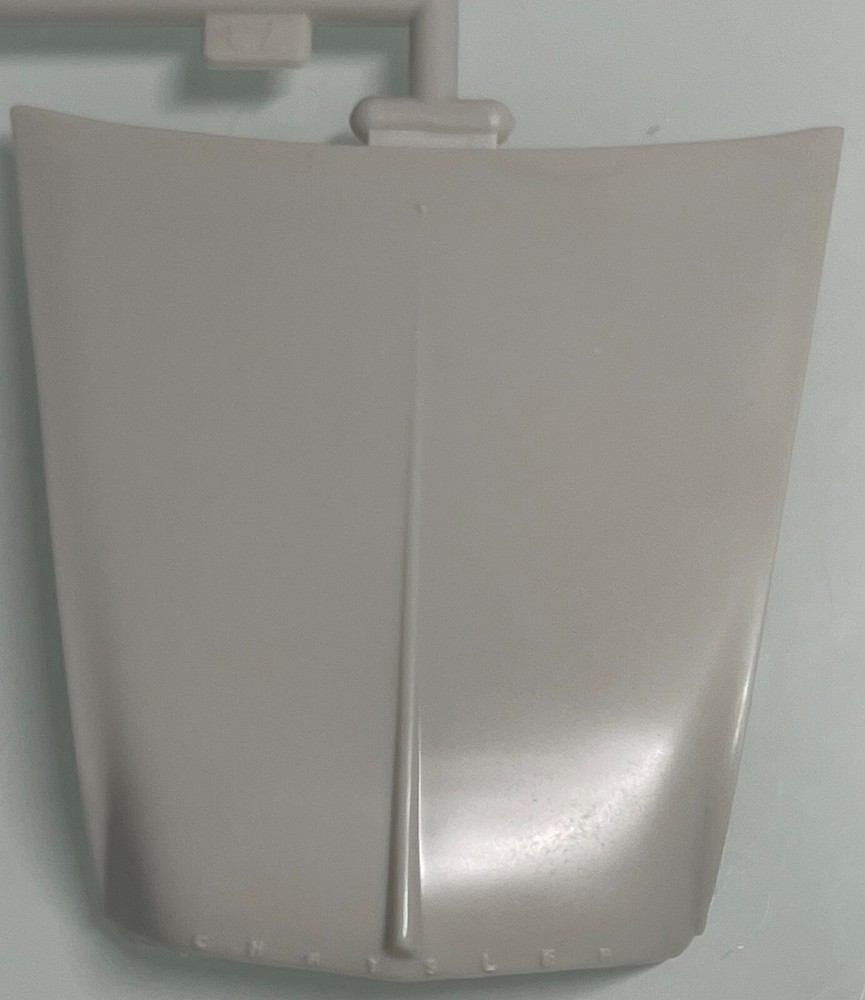 AMT Ertl 57 chrysler 300c scale 1:25 ( Hood  ) no box