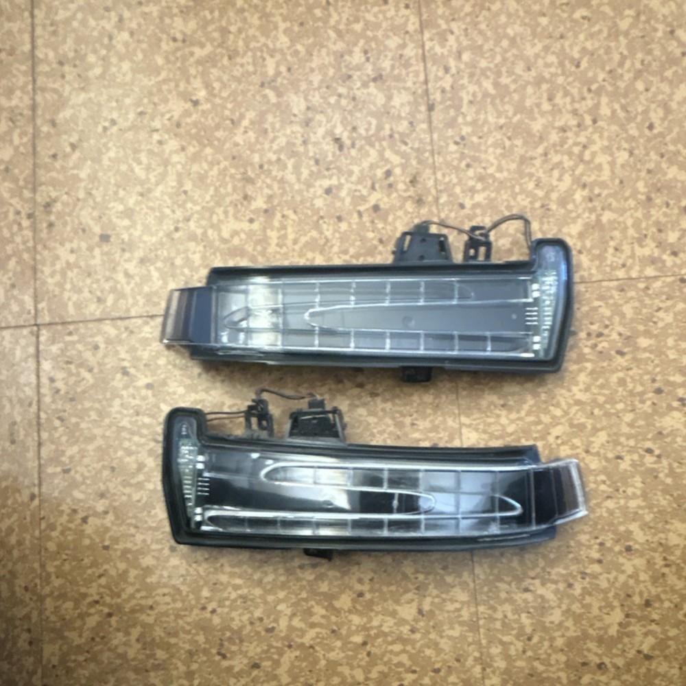 2010-2016 Mercedes E-class Side View Mirror Turn Signal Lights