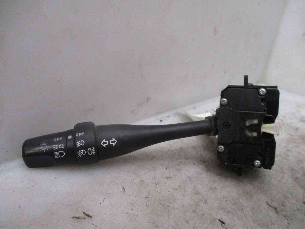 Convenient turn signal Nissan PRIMERA II 255402F000