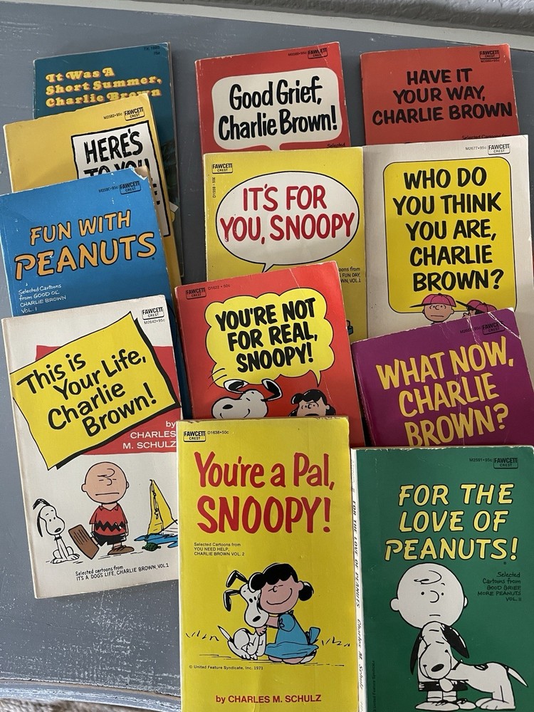 Vintage 1960s-1970s Lot of 12 Peanuts Charlie Brown Snoopy Paperback Books