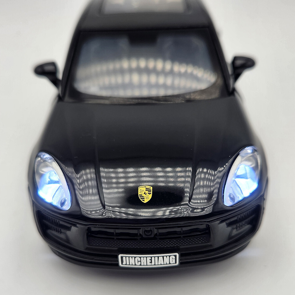 2022 Porsche Macan-T - SUV - 1:32 Diecast Model - Black