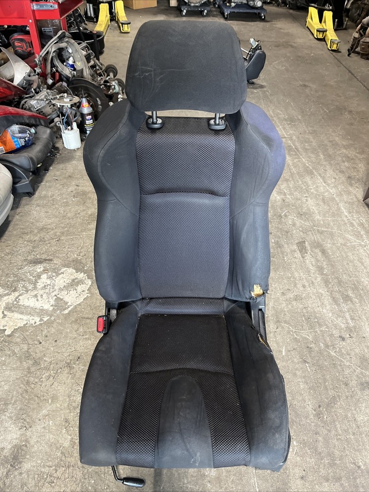 2003 06 Nissan 350Z Driver LH Seat, See Pictures Works Good Has Damage