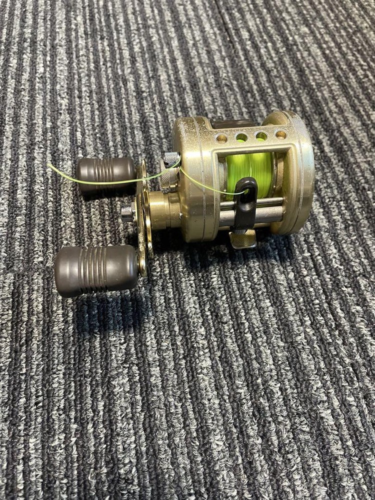 Shimano Calcutta 200XT Right Handle Baitcasting Reel Gear Ratio 5.0:1