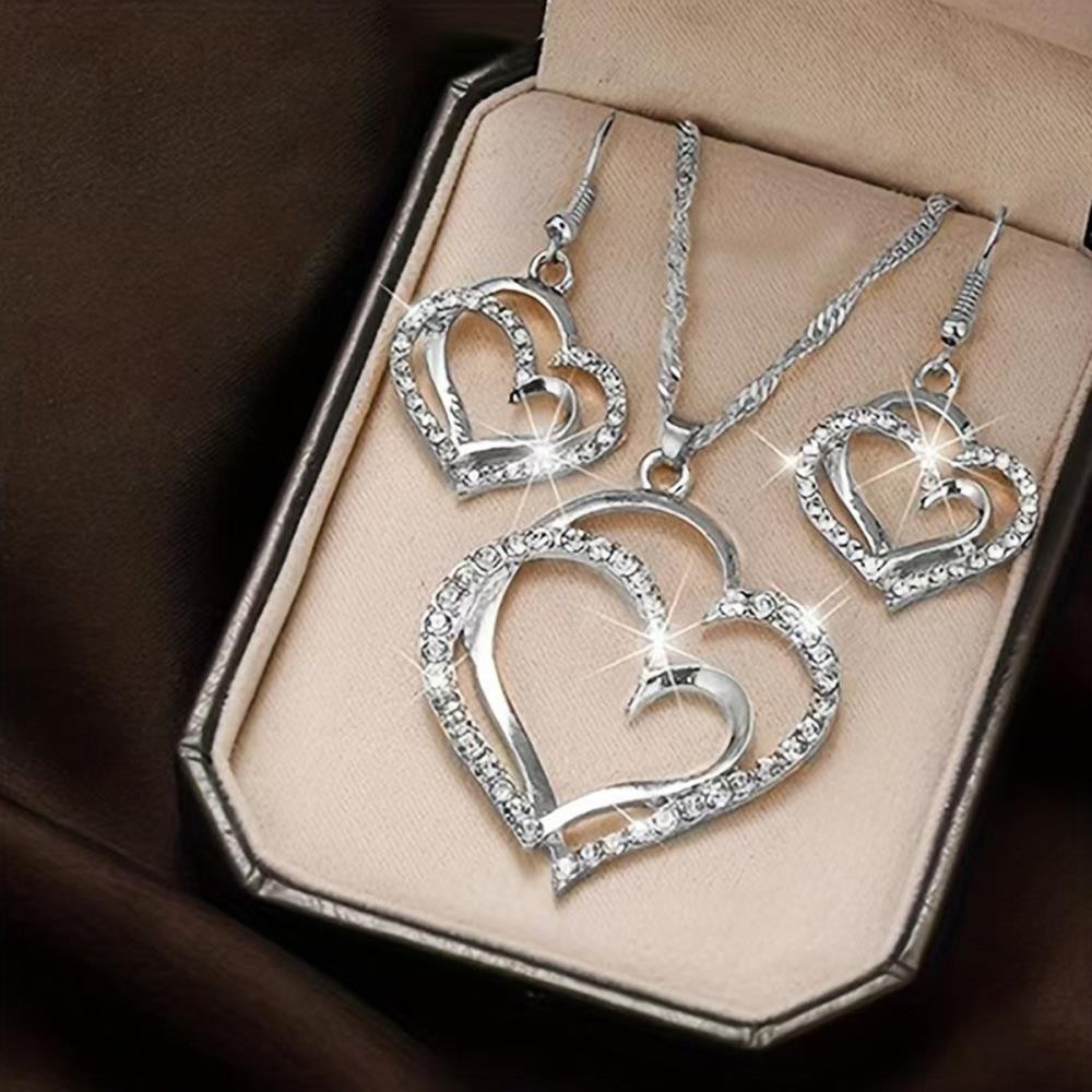 Sparkling French Romantic Heart-shaped A Pair Of Earrings And A Necklace 。