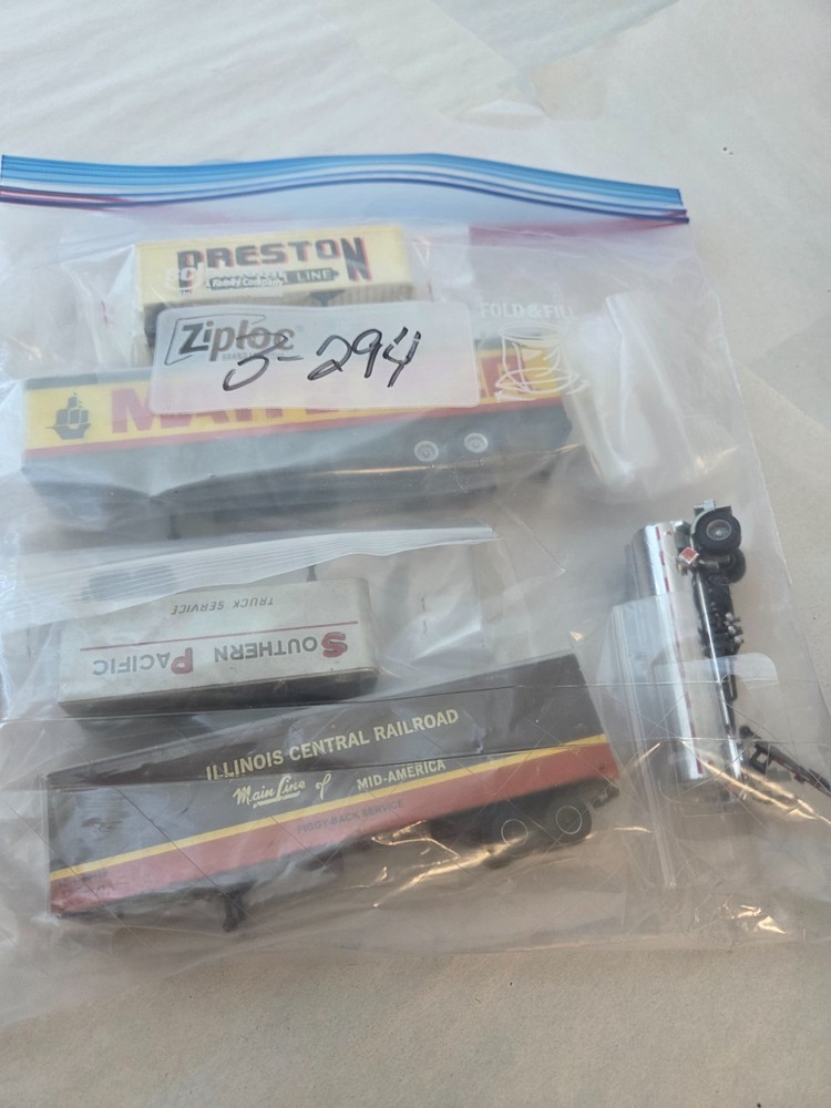Grab Bag Lot #3-294 HO Scale Cars 5 Pieces