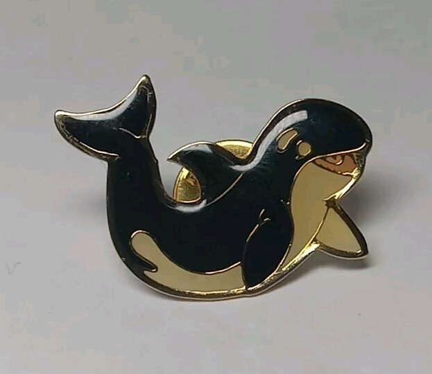 California Sea World Shamu Vintage Tack Pin