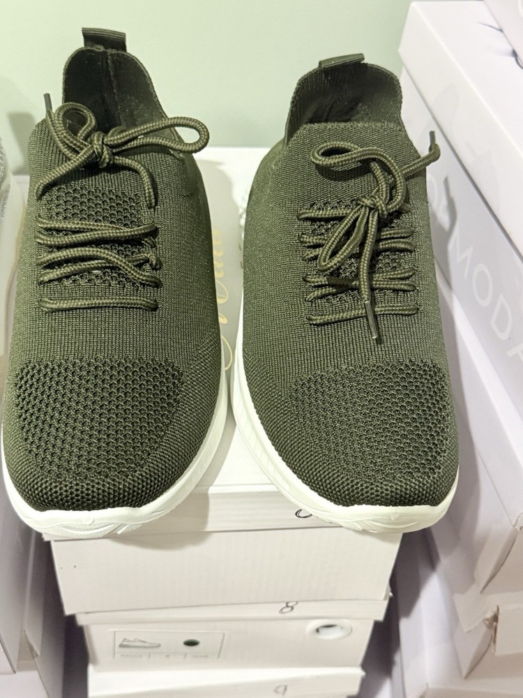 Mata Women's Tennis Shoe Hunter Green Slip On Size 8 New In Box