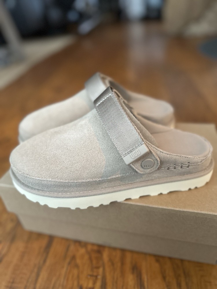 UGG Women's Goldenstar Clog Slippers Shoes Sand Size 9, New With Box