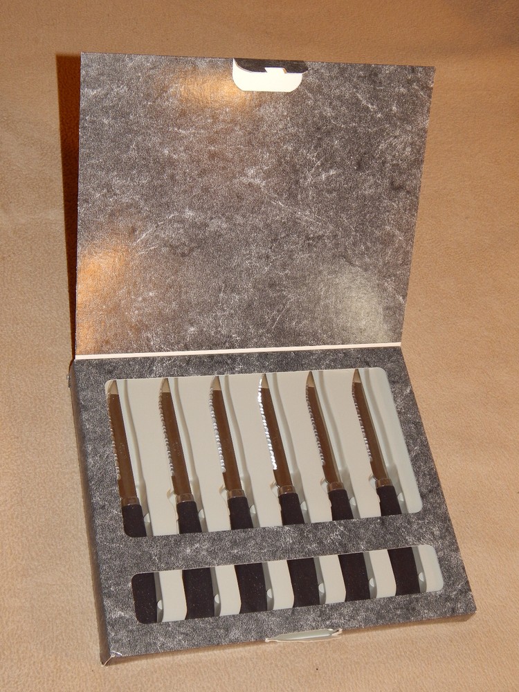 NOS Vintage Quikut Premium Stainless Steel Steak Knife Set with Plastic Handles