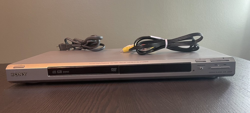 SONY DVP-NS55P DVD CD Player with Progressive Scan and Cables in Silver
