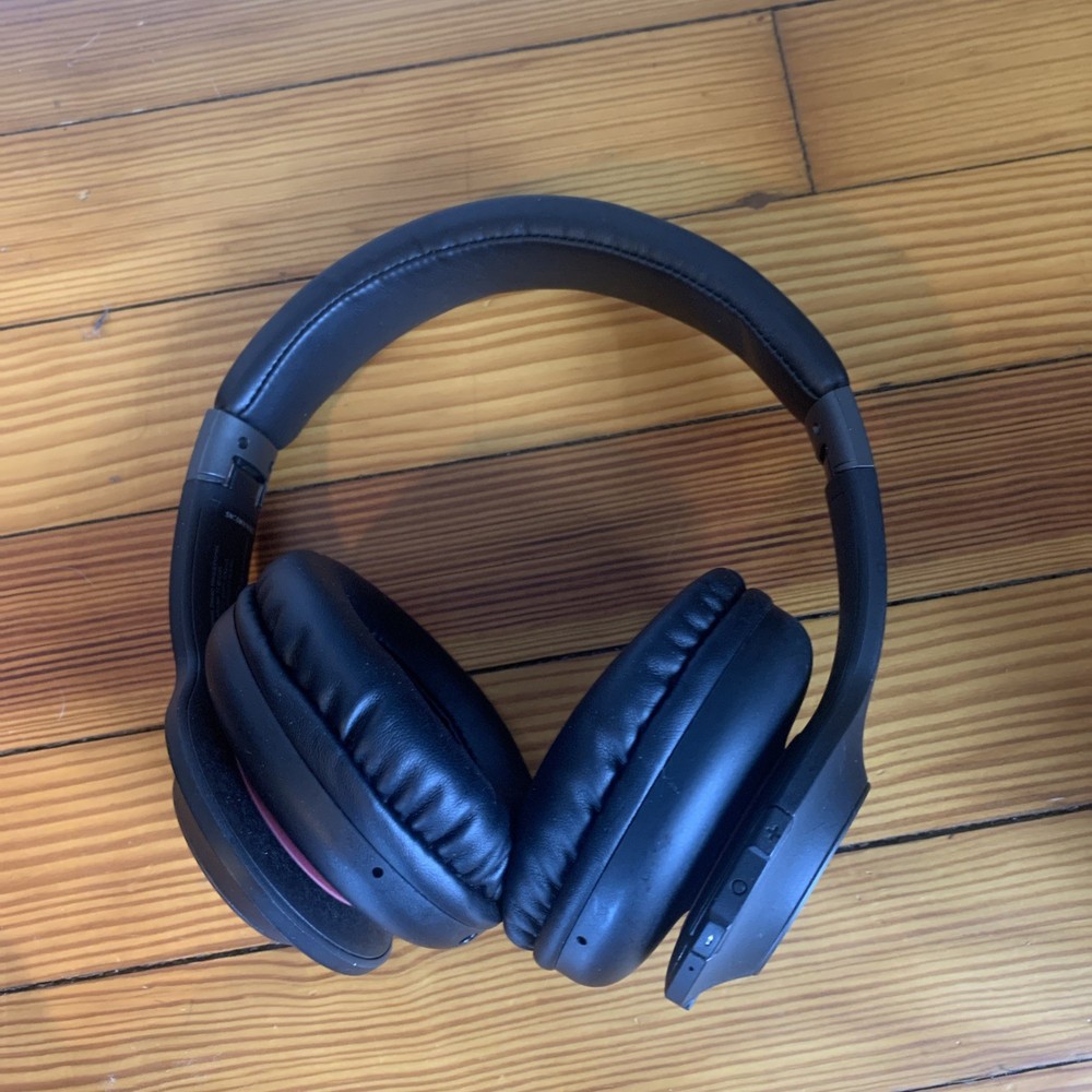 Wireless Bluetooth Headphones. Used. Working Good Condition.