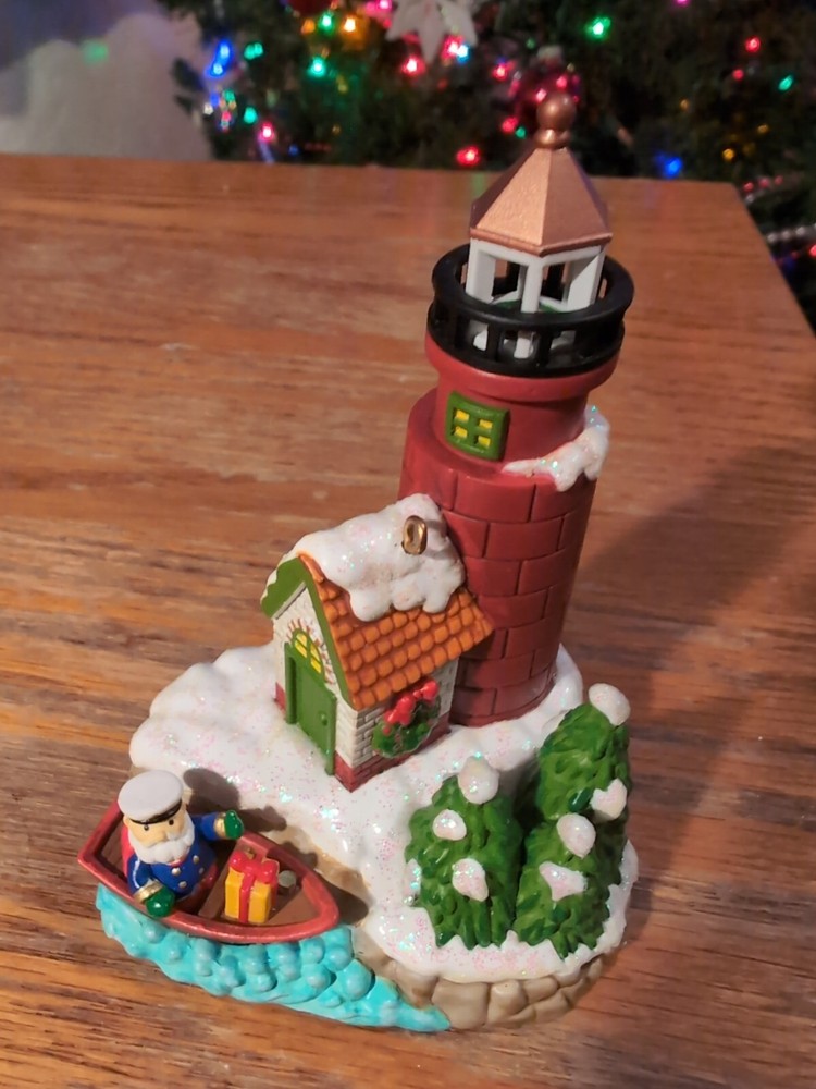 CHRISTMAS LIGHTHOUSE Resin WINTER SCENE NAUTICAL 11” TALL    2005 Made By AGC