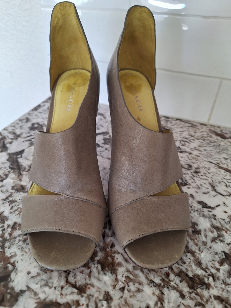 COACH Manhattan Genuine Leather Grey Stiletto Sandal Size 6.B