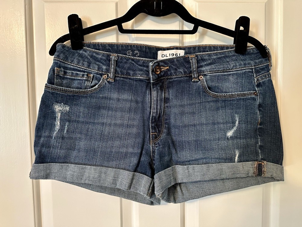 DL1961 Women's Blue Denim Cut-Off Shorts Size 29 Regular Fit 5-Pocket Design