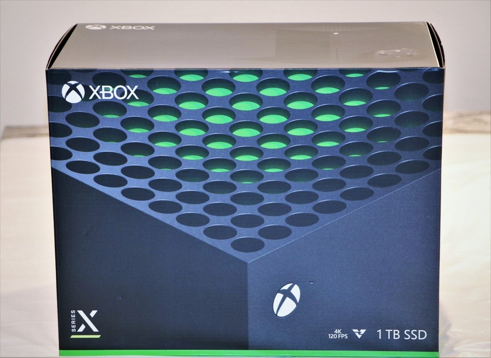 Microsoft Xbox Series X 1TB Console Bundle w/ Controller + Rechargeable Battery